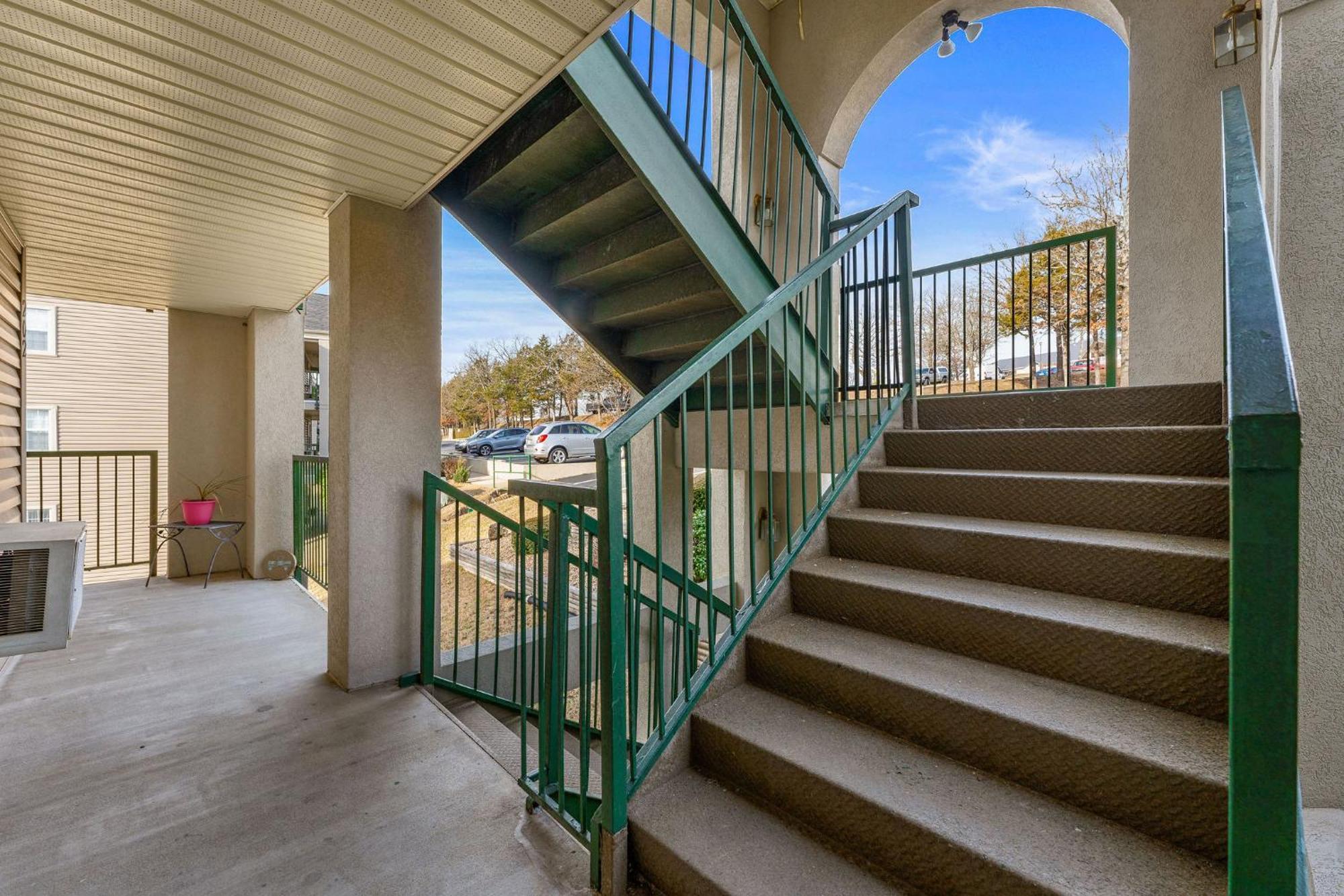 Cozy Top Floor 2Br Condo With View And Amenities!! Point Lookout Eksteriør billede