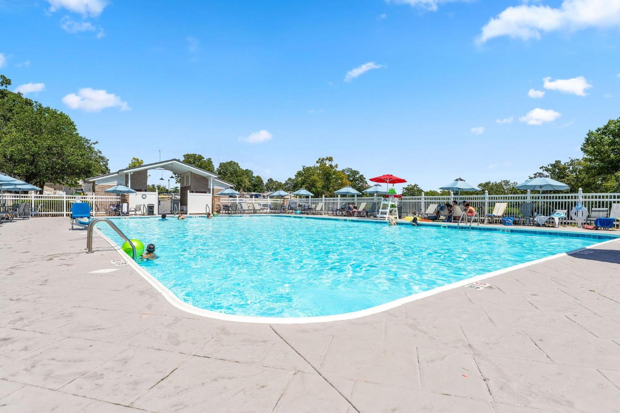 Cozy Top Floor 2Br Condo With View And Amenities!! Point Lookout Eksteriør billede