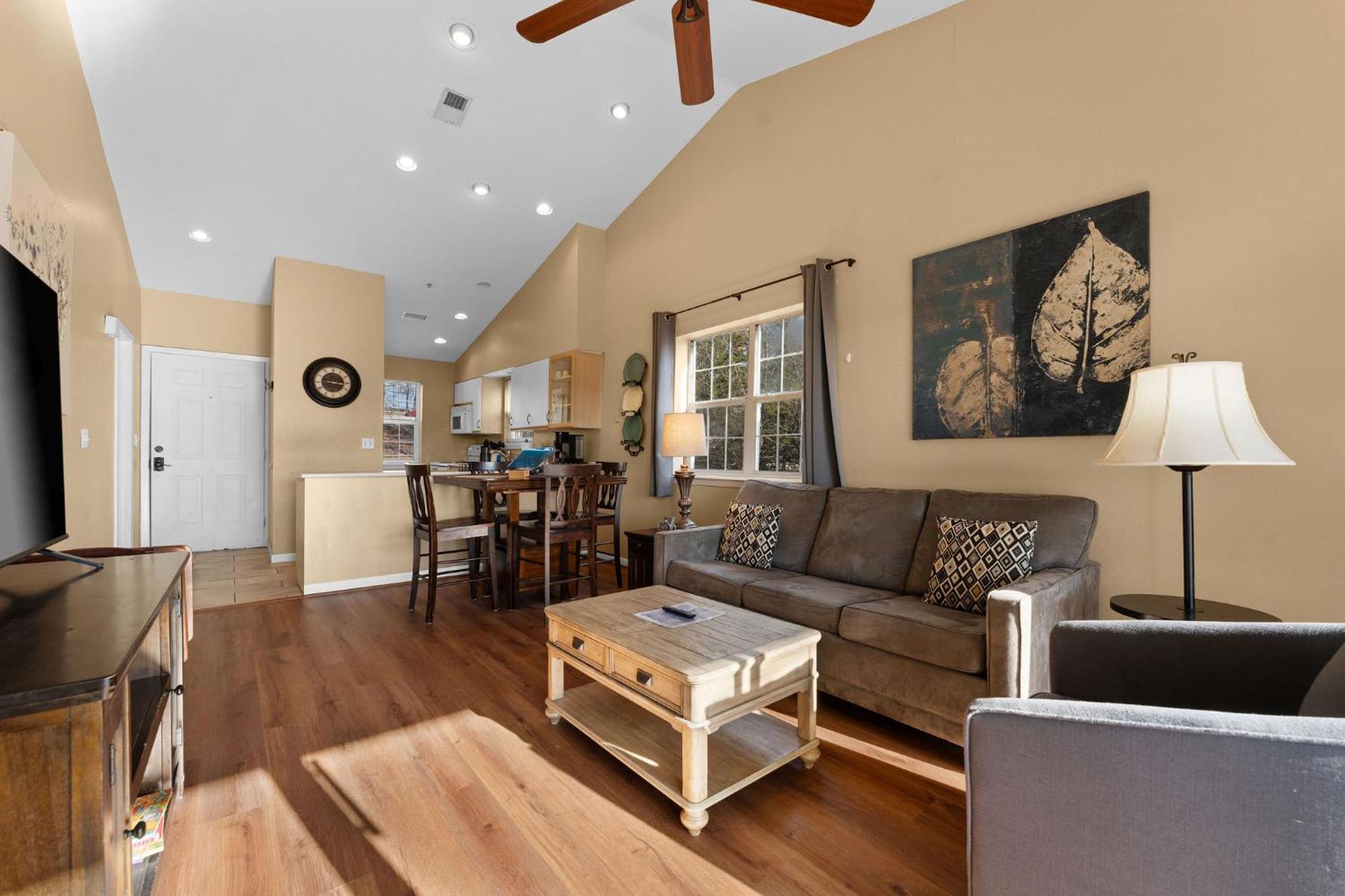 Cozy Top Floor 2Br Condo With View And Amenities!! Point Lookout Eksteriør billede