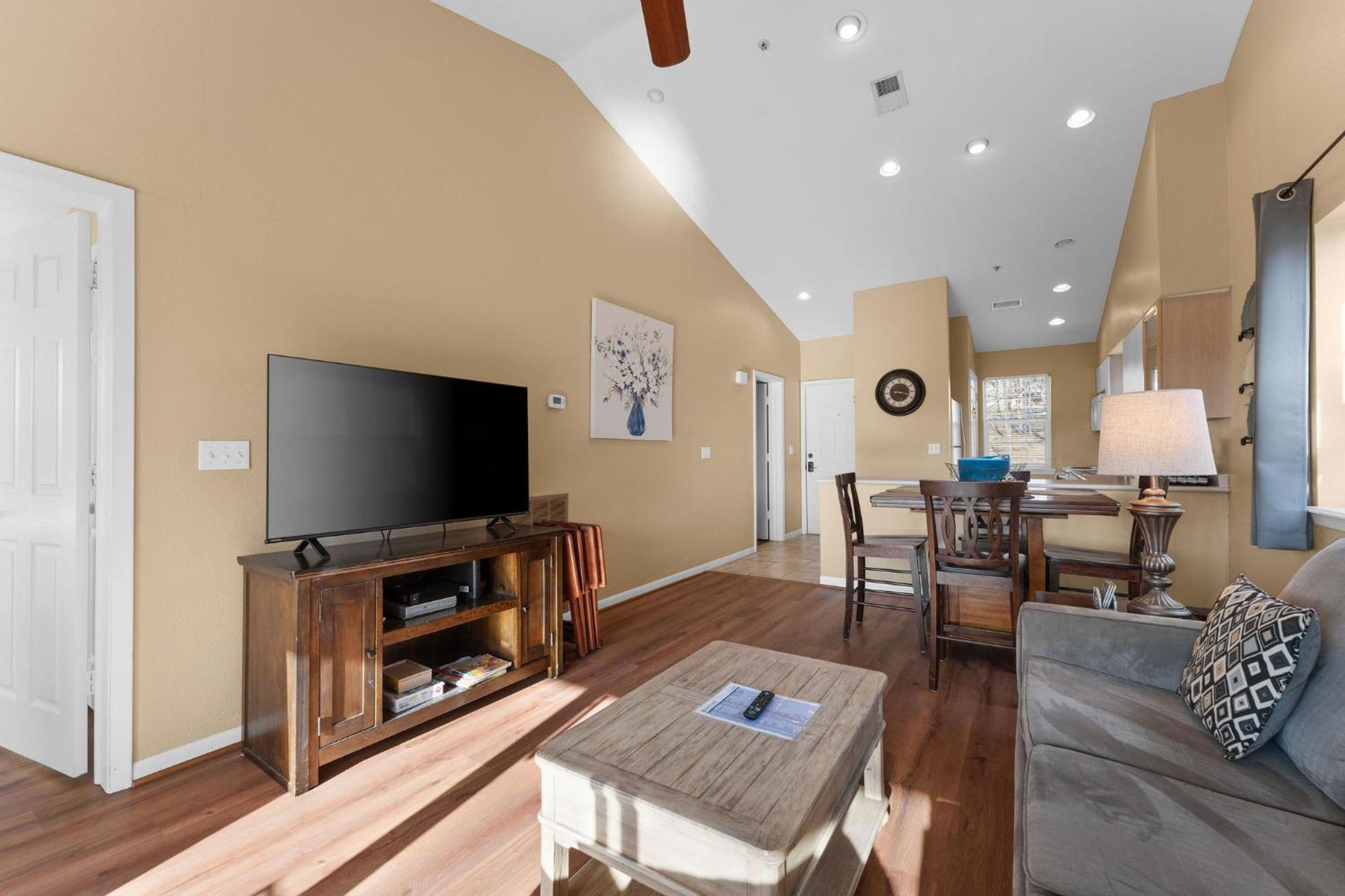 Cozy Top Floor 2Br Condo With View And Amenities!! Point Lookout Eksteriør billede