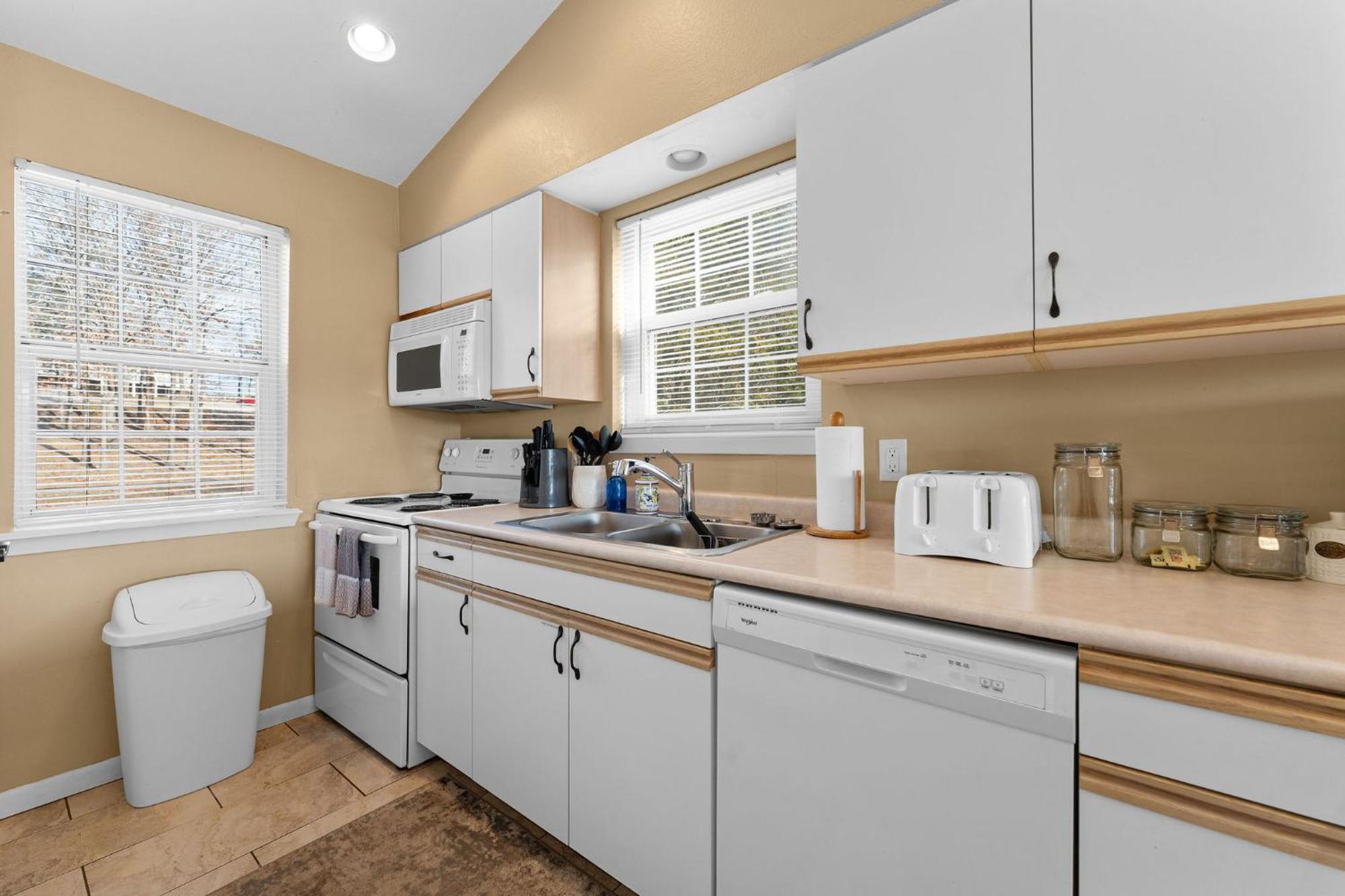 Cozy Top Floor 2Br Condo With View And Amenities!! Point Lookout Eksteriør billede