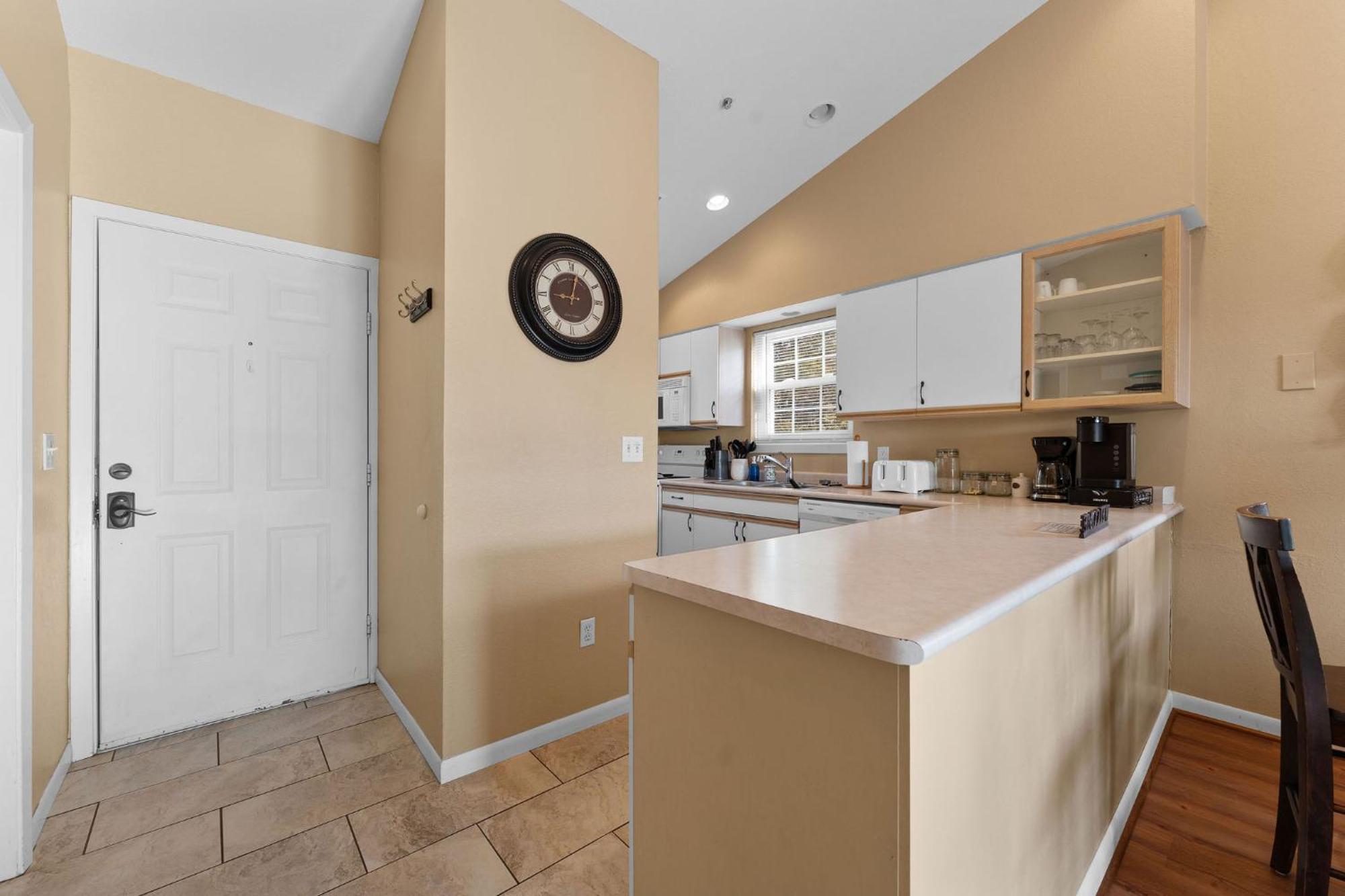 Cozy Top Floor 2Br Condo With View And Amenities!! Point Lookout Eksteriør billede
