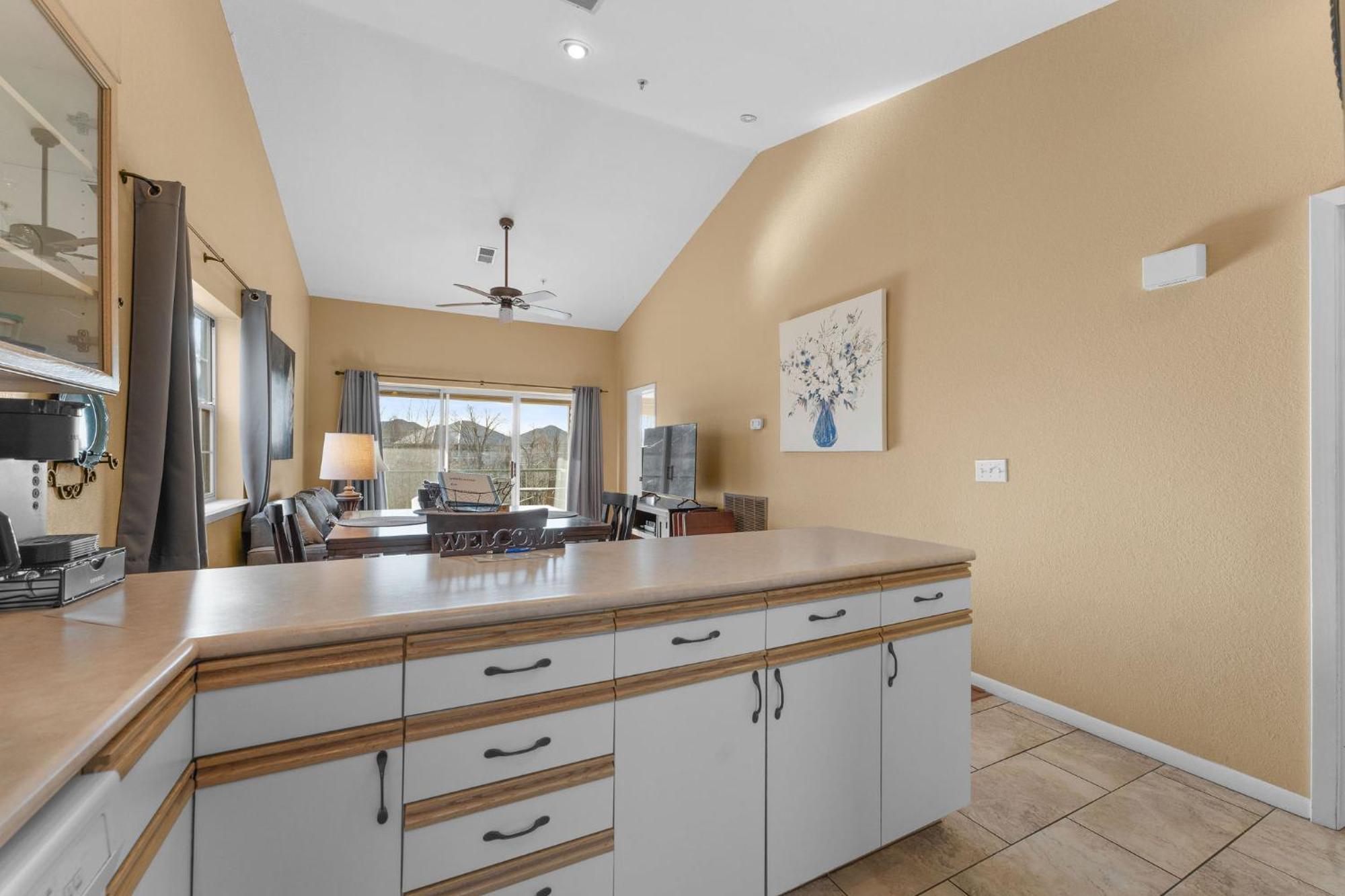 Cozy Top Floor 2Br Condo With View And Amenities!! Point Lookout Eksteriør billede